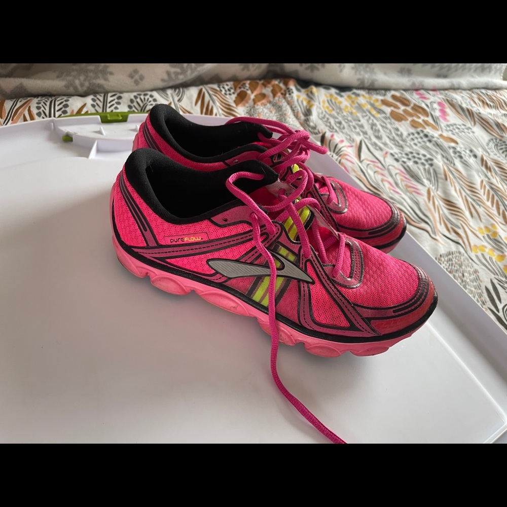 Brooke pure flow running shoes